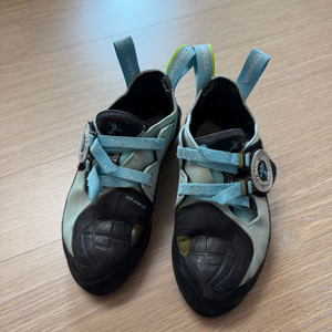 테나야 인달로 암벽화