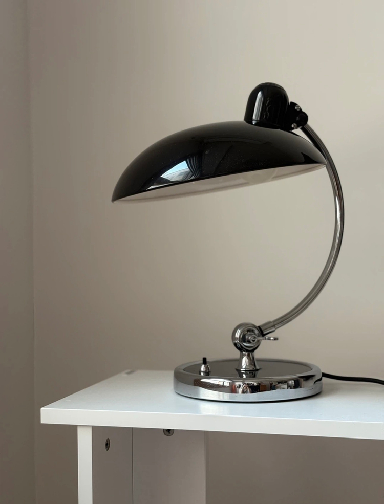 프리츠한센 카이저 이델 럭셔리 명품 테이블 램프 북유럽 룩서스 스탠드 조명 6631T 블랙모델 판매 이미지