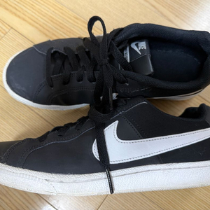 나이키 코트 로얄 240mm