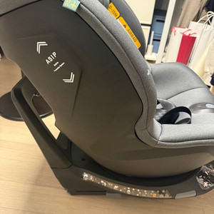 악스키드 회전형 카시트 판매합니다.