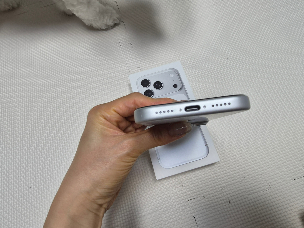 아이폰17프로 실버 256G 배터리100%--4