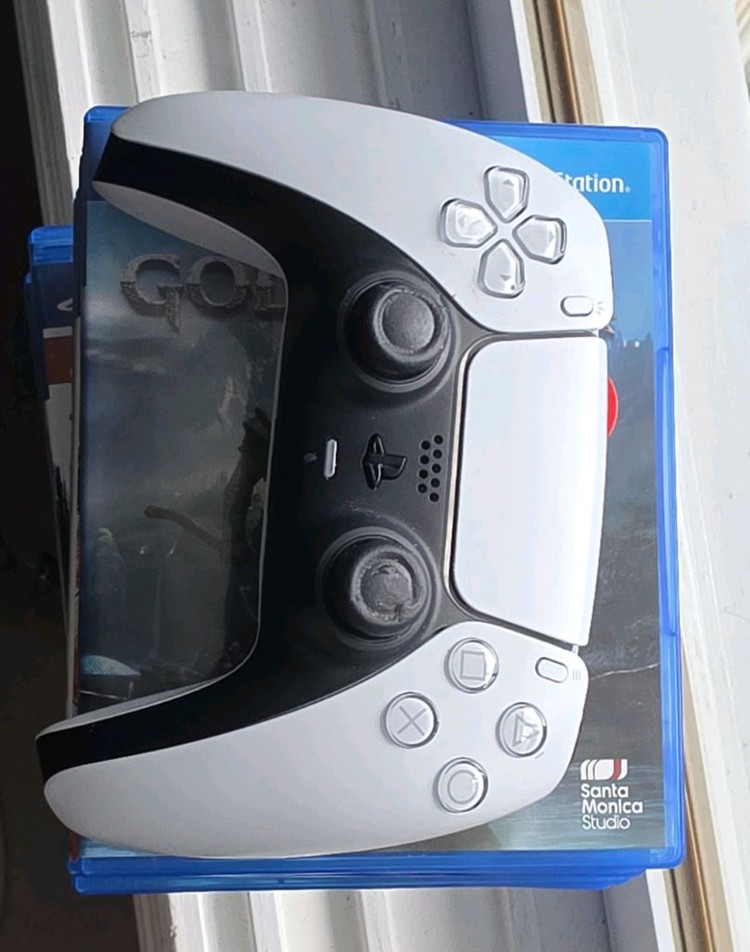 PS5 플스5 디스크 에디션 풀박스 + 게임 다수 + 한성모니터(TFG32F16V 1500R) 팝니다 이미지