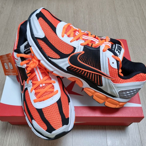 나이키 줌보메로5 운동화 270 새제품 13만원 이미지