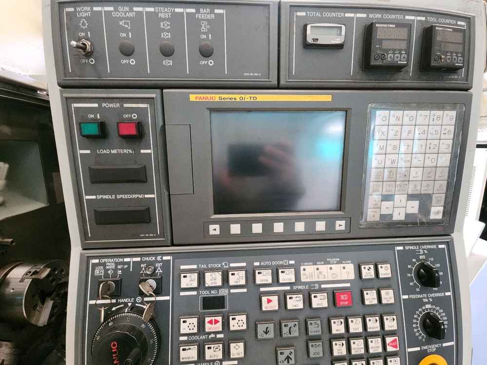 2010년식 현대위아 CNC선반 SKT100 8인치척 판매합니다 이미지