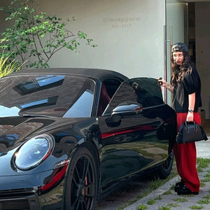 (새제품) 띠서울 킴스어패럴 플리츠 퍼프 숏 블라우스 + 조거팬츠 - 블랙 (오리지널)