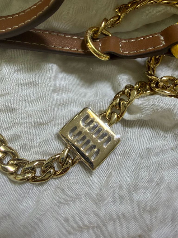 미우미우 코드트릭 키체인 백꾸 거의 새것--2