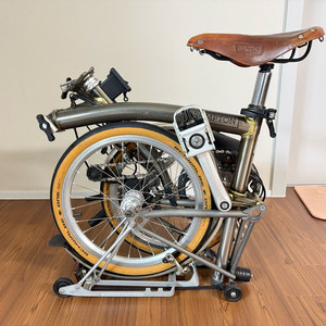 브롬톤 로우라커 티탄 s2r-x 판매합니다 이미지