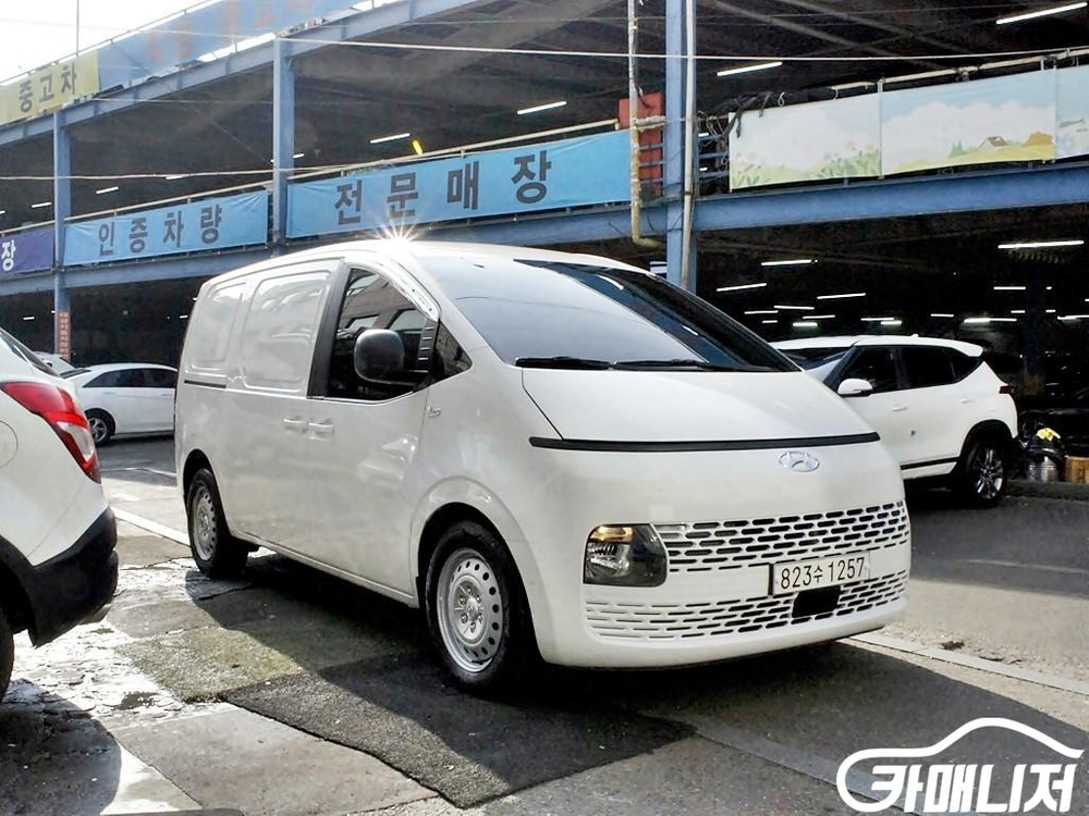 [현대]스타리아 2WD 디젤 카고 스마트 3인승 (3인승) #3월급매--1