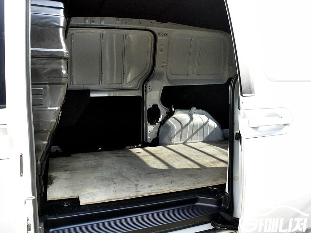 [현대]스타리아 2WD 디젤 카고 스마트 3인승 (3인승) #3월급매--5