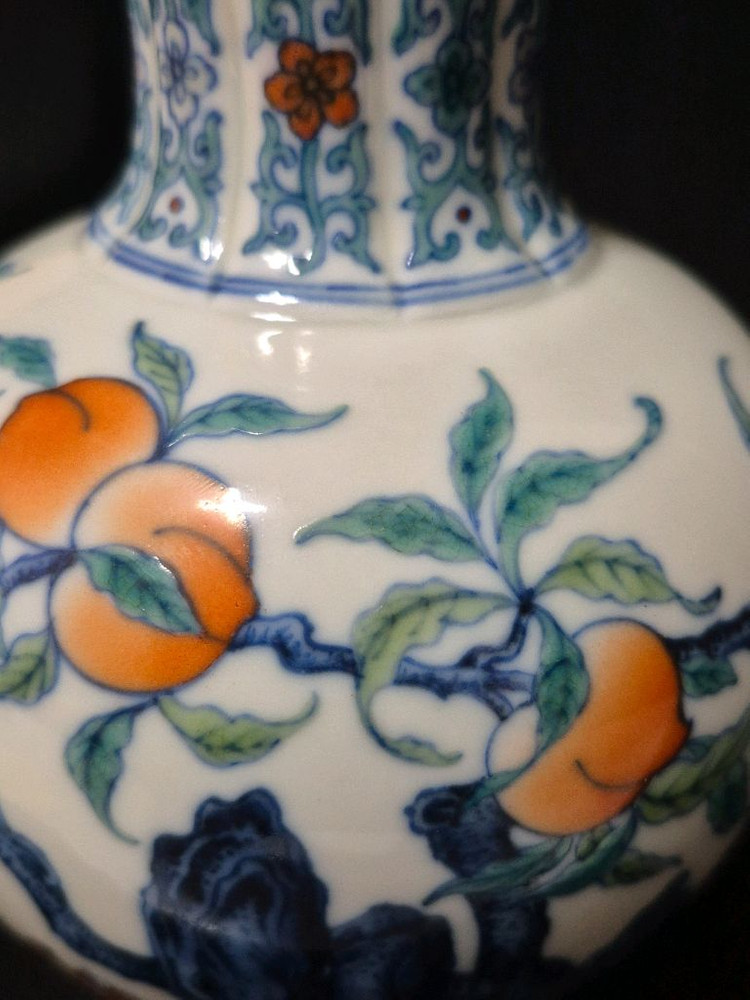 중국도자기 분채 투채 파도 복숭아 도안 병 이미지