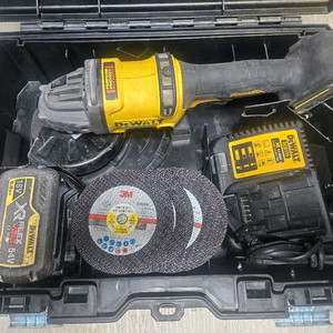 디월트 DCG418 60V MAX 브러쉬리스 충전 앵글 그라인더 세트