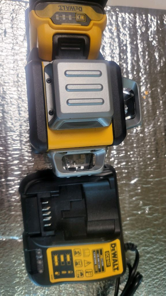 디월트 레이저 레벨기 12라인 3D 자동 셀프 이미지