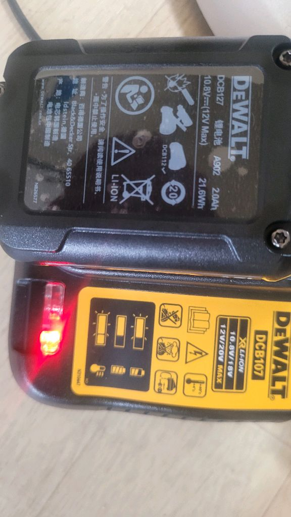 디월트 레이저 레벨기 12라인 3D 자동 셀프 이미지