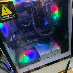 고성능 게이밍 PC 반본체