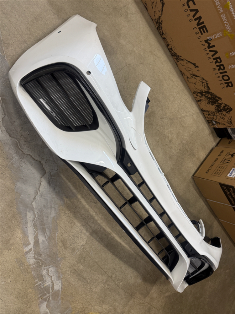 벤츠 w213 s63 스타일 범퍼 화이트 팝니다--1