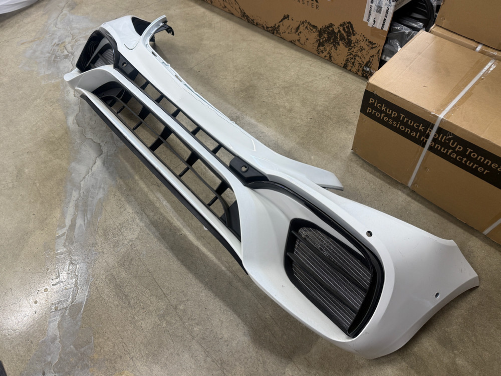 벤츠 w213 s63 스타일 범퍼 화이트 팝니다--2