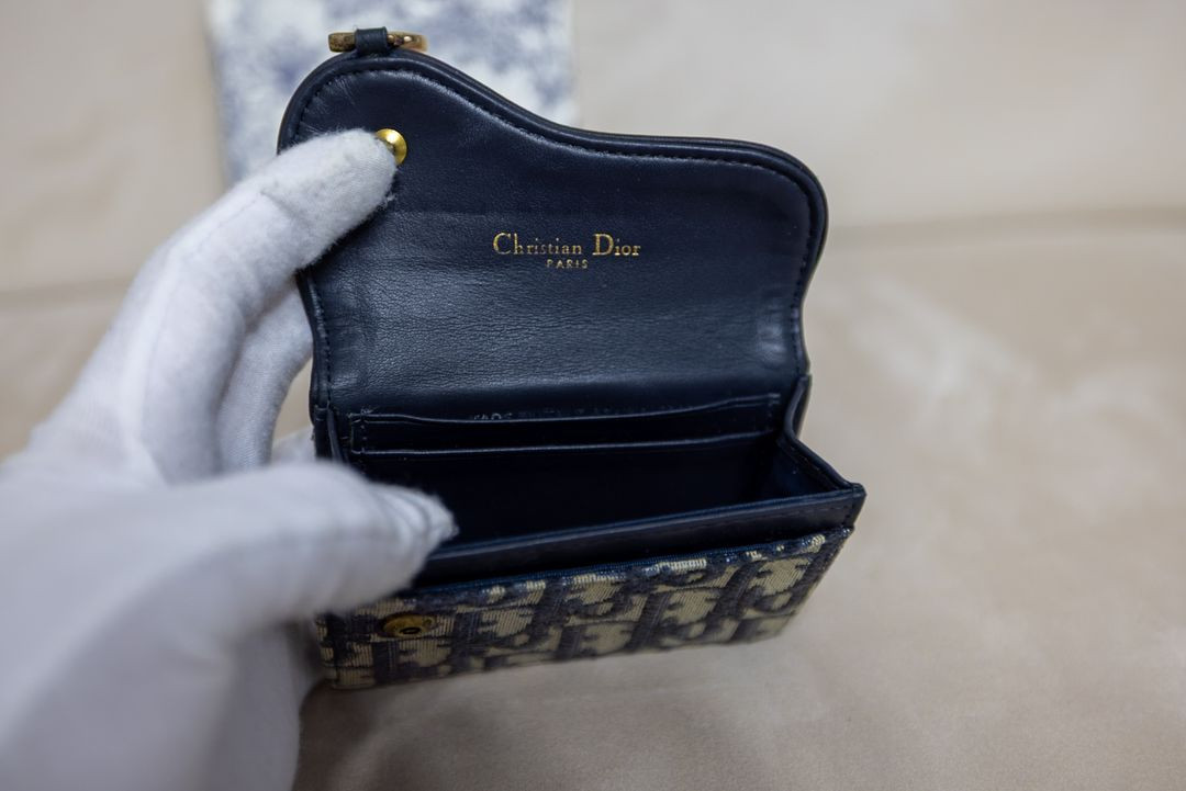 디올 오블리크 새들지갑 이미지