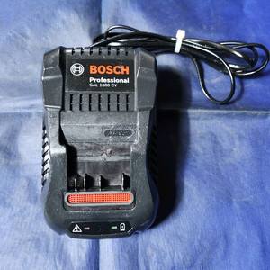 보쉬 충전기 GAL1880CV 팝니다 이미지