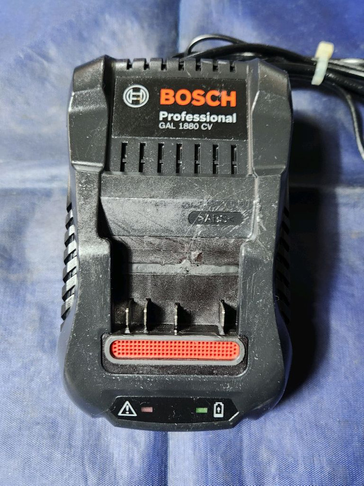 보쉬 충전기 GAL1880CV 팝니다 이미지