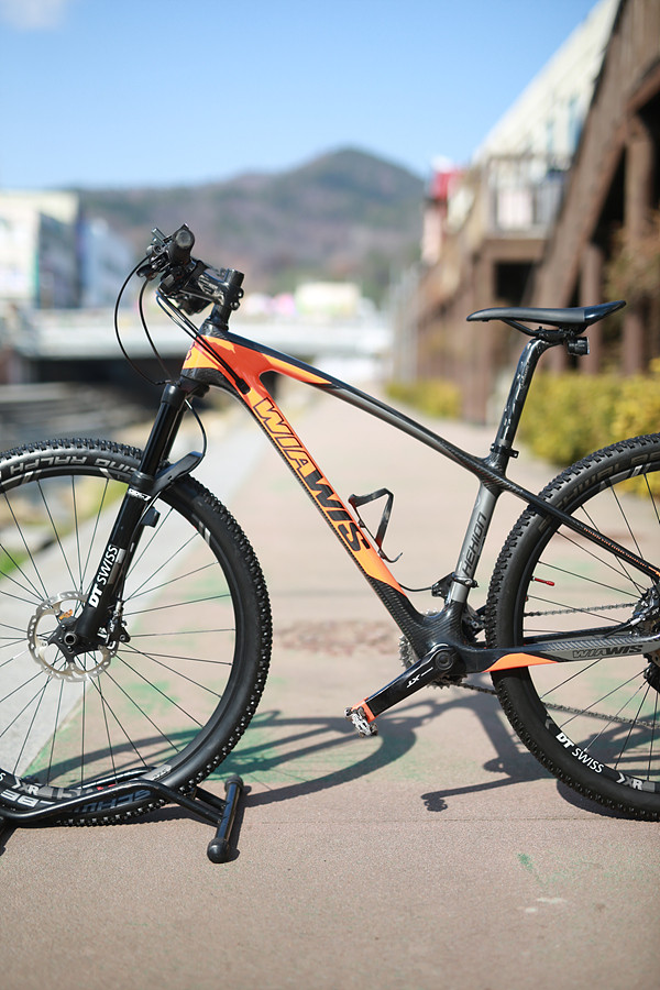 *가격인하*상태좋음*18년 위아위스 헥시온-G S *15인치- 27.5인치---5