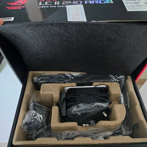 Asus X570 다크히어로 + 수냉 쿨러