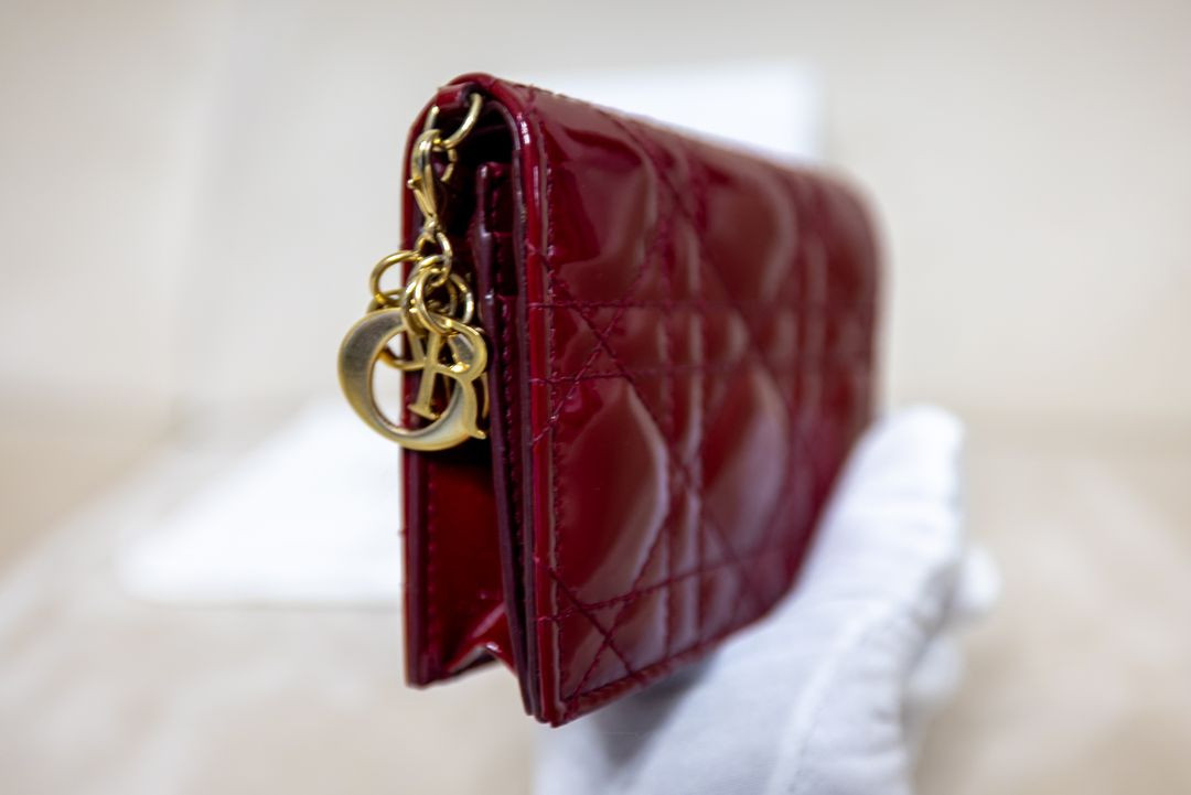 디올 레이디 까나쥬 지갑 레드 이미지