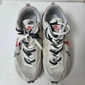 나이키 사카이 베이퍼와플 로얄푸시아 스니커즈 화이트(290) 이미지