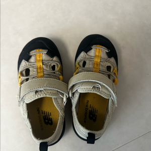 뉴발란스 키즈 트레키 180