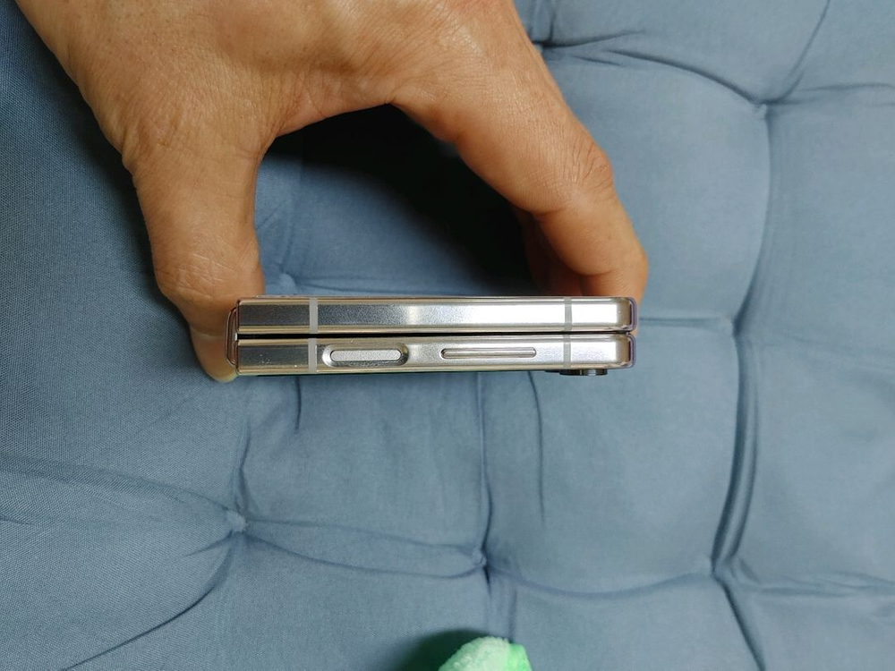 A급 ㅡ 갤럭시 Z플립5 256GB + 새케이스 이미지