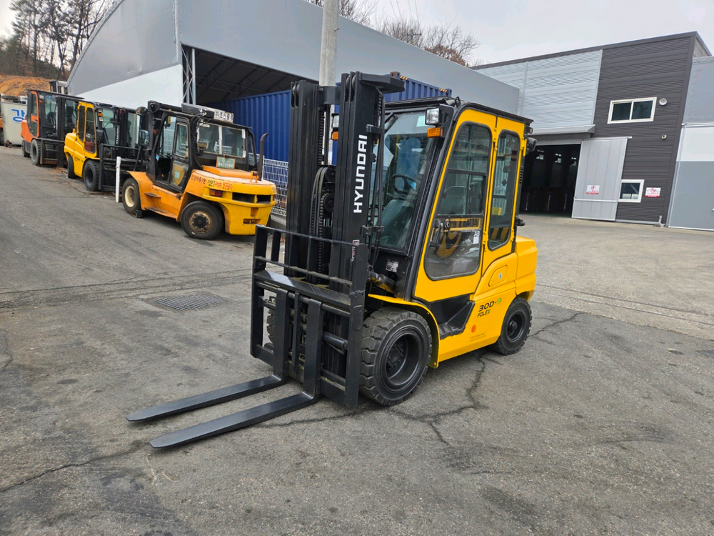 특A급 현대 3톤 3단마스트 17년식 자동발 캐빈 2300만원 디젤 중고지게차 팝니다.--2