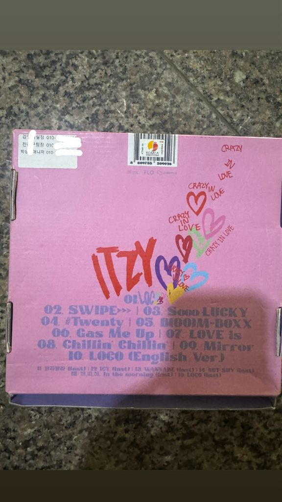 비매 있지 친필 싸인 사인 크레이지 itzy 리아 예지 류진 유나 채령 이미지