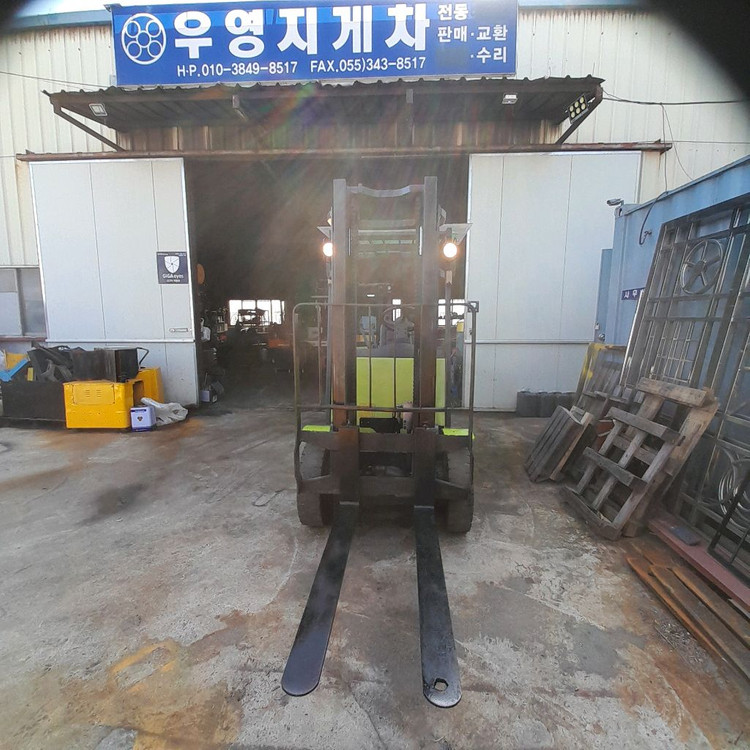 클라크 전동지게차 2.5톤 스탠다드 2단3.3미터 배터리 상급--1