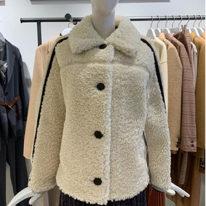 듀엘 뽀글이 무스탕