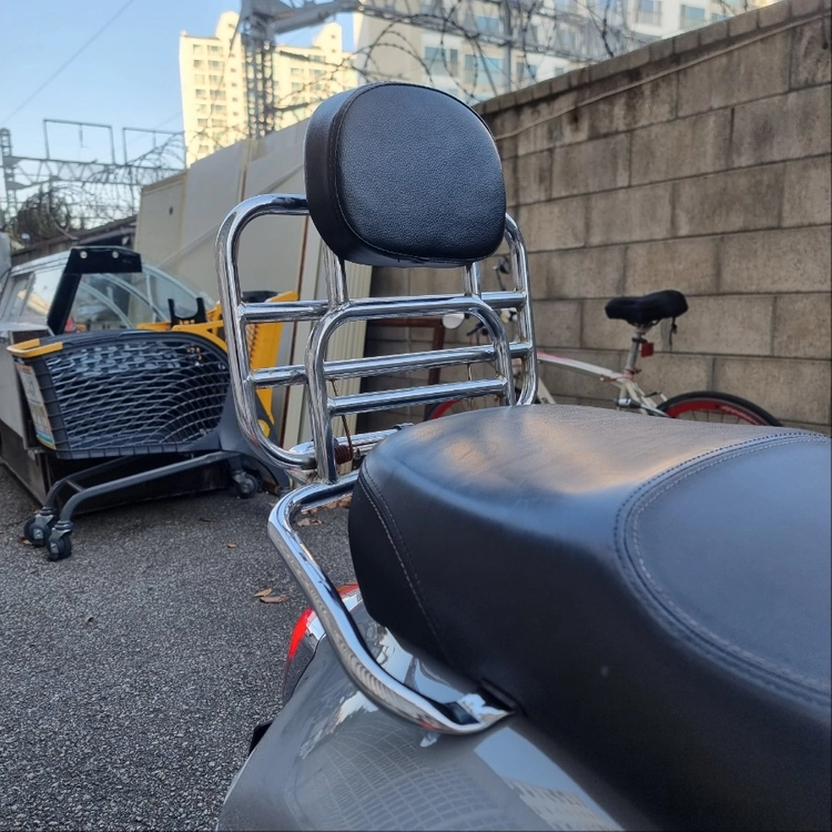 베스파 GTS300 슈퍼테크 아비오그레이 21년식 대리판매. 이미지