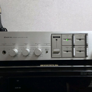 롯데 스테레오 앰프 A-30 슬림형 모델입니다