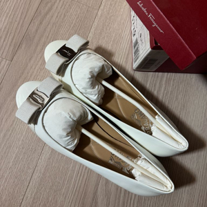 페라가모 바리나 플랫 6.5