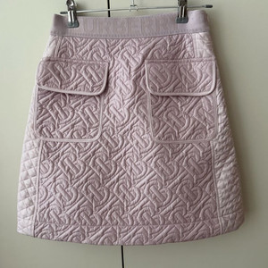 버버리 키즈 퀼팅 핑크 스커트 10y 판매해요