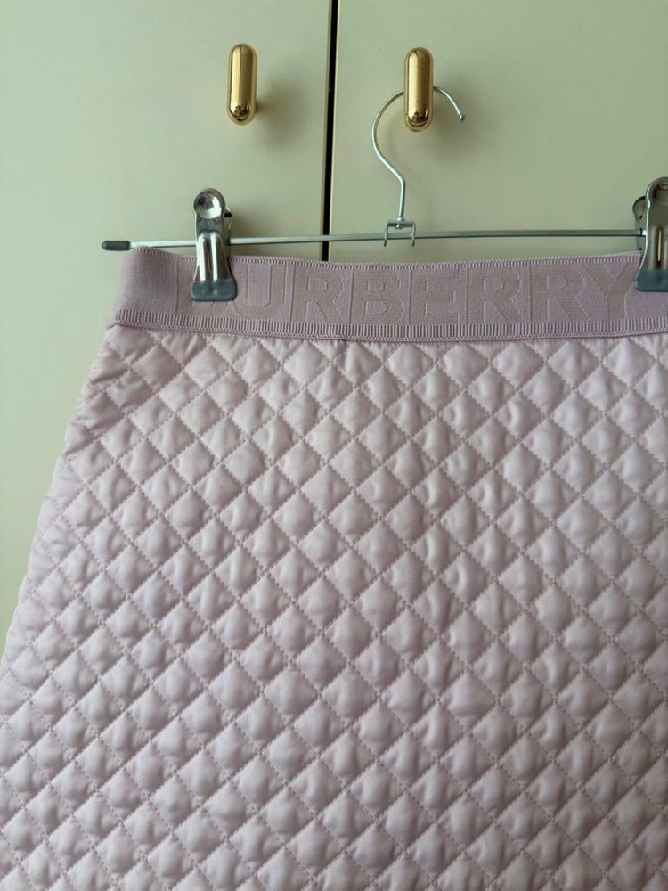 버버리 키즈 퀼팅 핑크 스커트 10y 판매해요--3