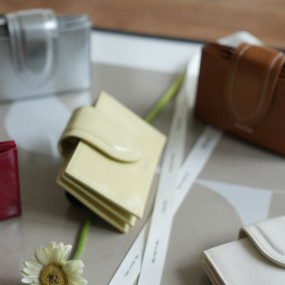 부이부이 닛 월렛 카드지갑 (에그) 새상품