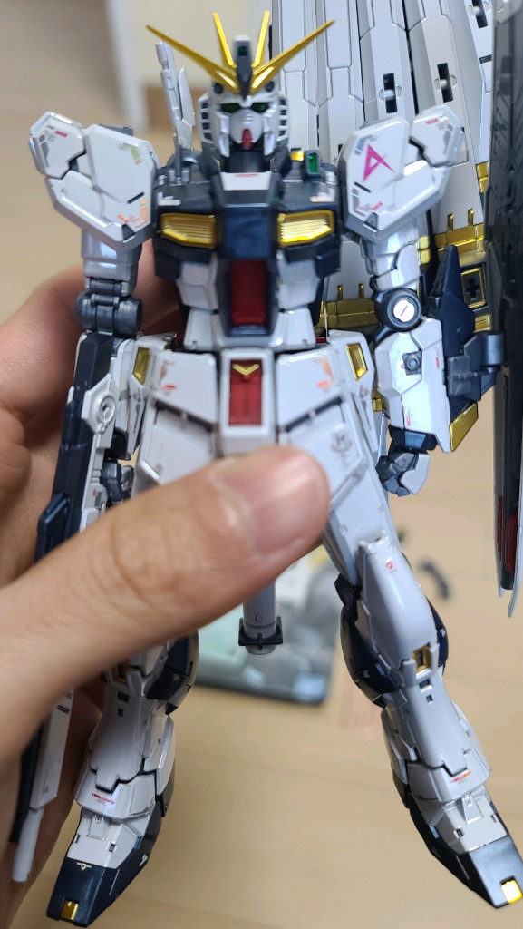 RG 뉴건담 티타늄피니쉬 (+델피 홀로데칼) 조립품 팝니다.--3
