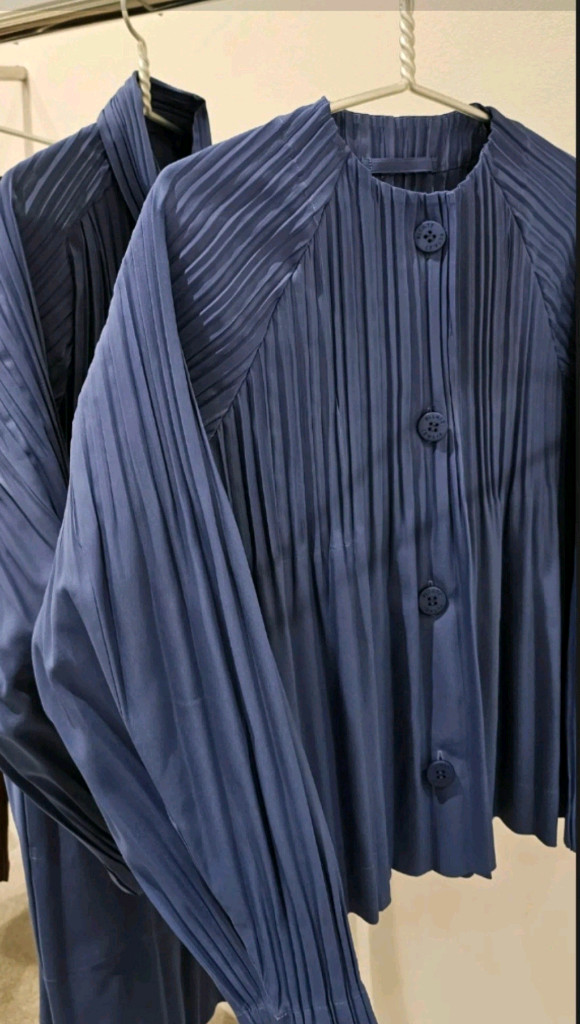 이세이미야케 플리츠플리즈 스무스숏코트 네이비 3사이즈 중고--1