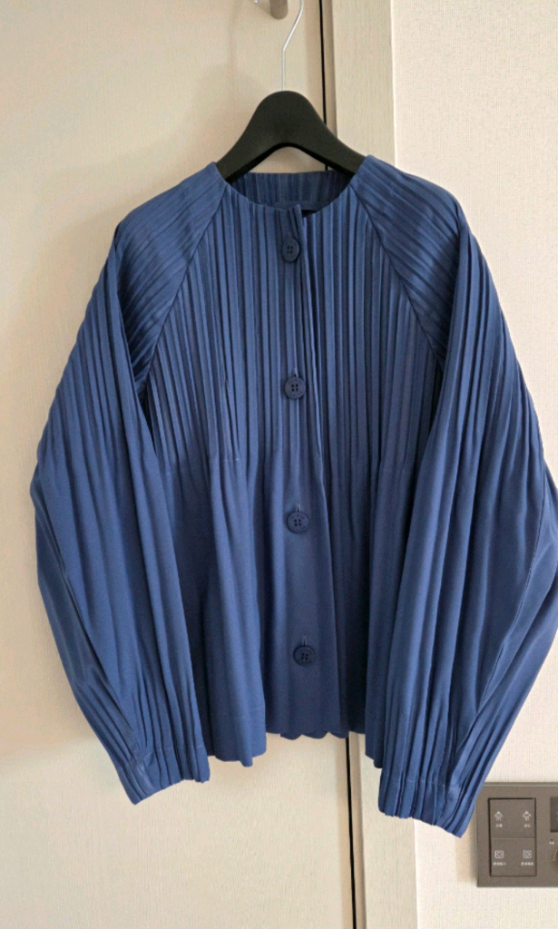 이세이미야케 플리츠플리즈 스무스숏코트 네이비 3사이즈 중고--2