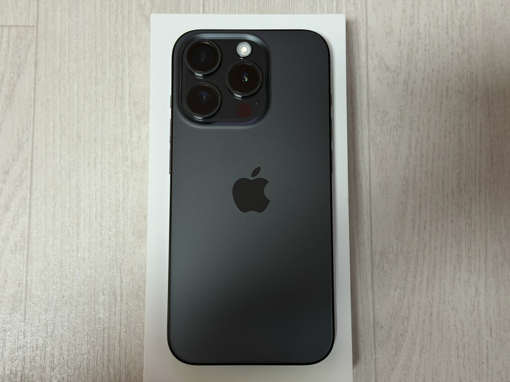아이폰 15 프로 128기가 자급제 팝니다 (악세사리 다수)--3