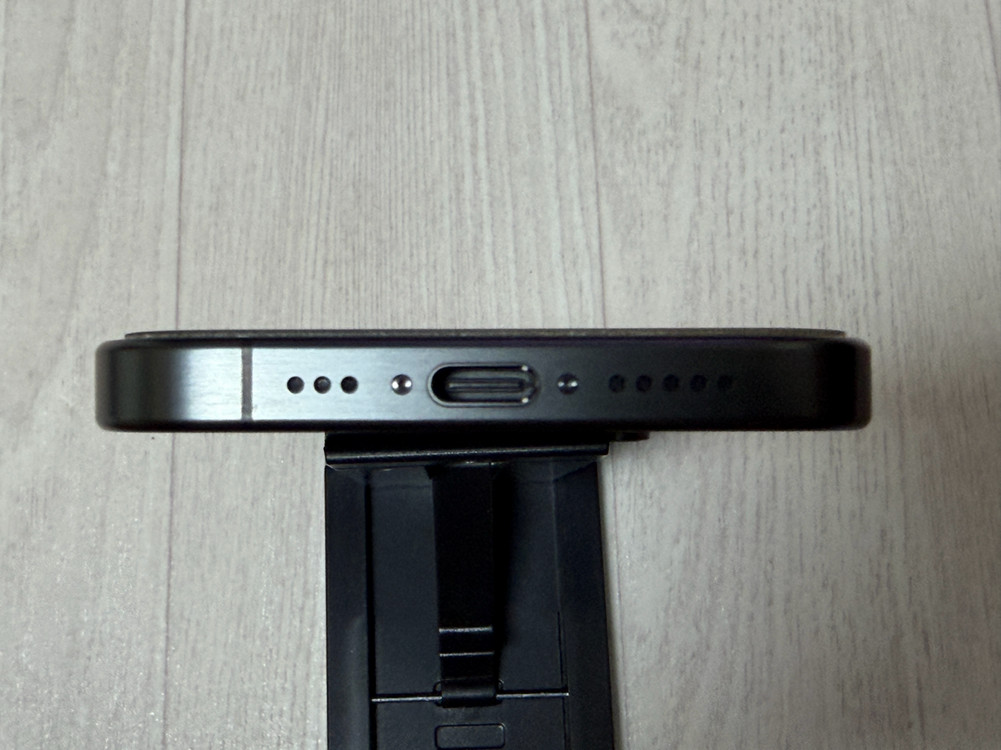 아이폰 15 프로 128기가 자급제 팝니다 (악세사리 다수)--5