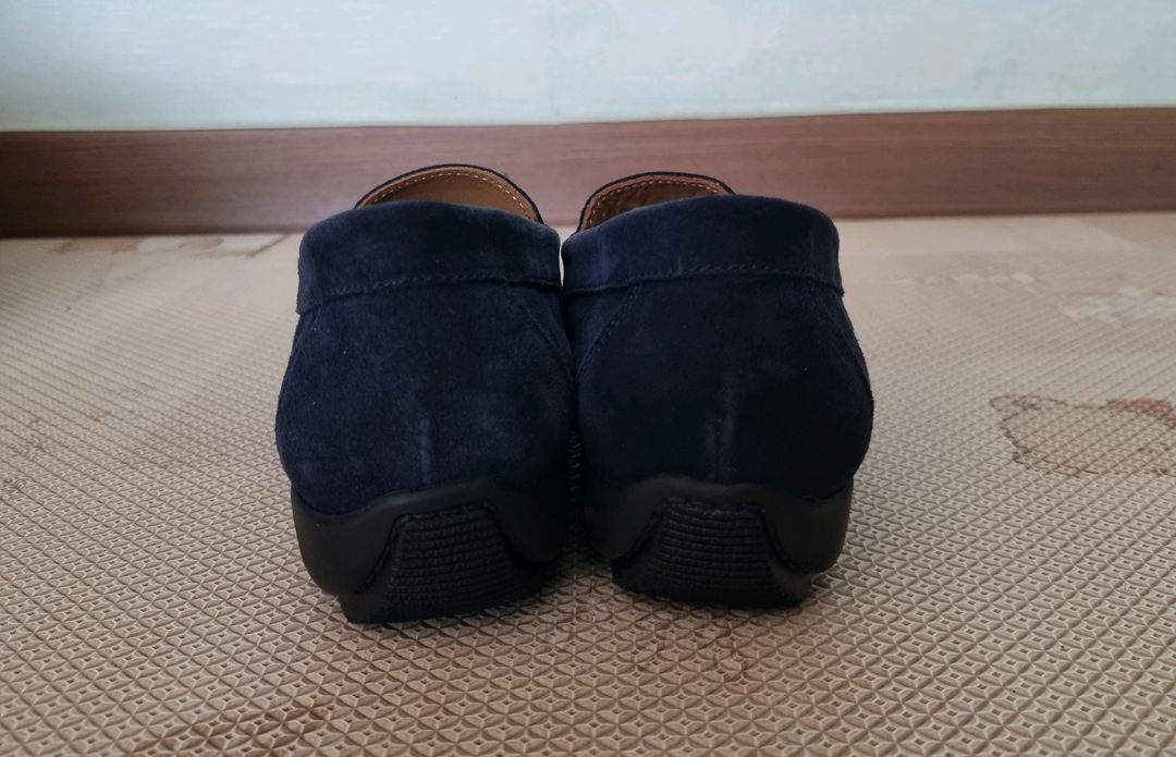 (새상품급)가이거 스웨이드 칼브펠 로퍼. 240. 네이비--4