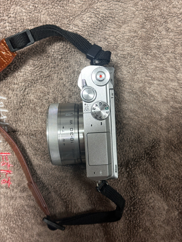 니콘1 j5 미러리스 카메라 10-30 렌즈키트--1