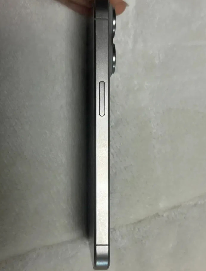 아이폰 15 Pro 실버 티타늄 128GB 모델 판매합니다--1