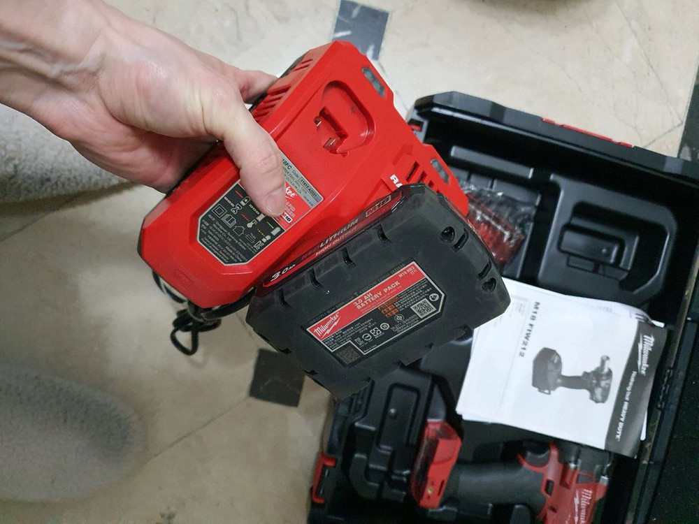 밀워키 m18 fiw212 임팩트 + 3ah 배터리 + 충전기세트 (네고불가)--6