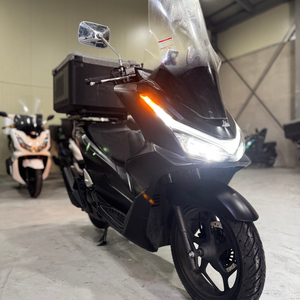 혼다 Pcx125 25년식 ABS 1만Km 판매합니다.