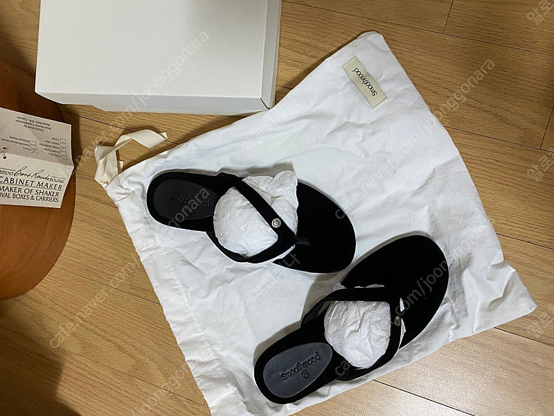 스무드무드 벨벳 플리플랍 240사이즈 새상품 팔아요 이미지